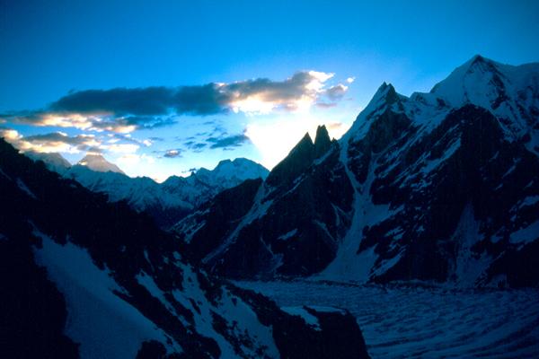 Biarchedi - K2 in Broad Peak v ozadju