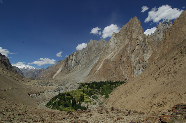 Khande z Masherbrumom v ozadju